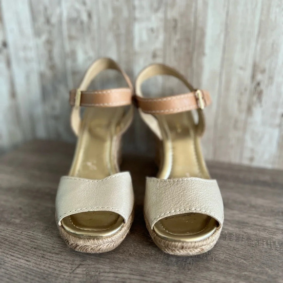 Marc Fisher Gold Wedge Espadrille Sandals Size 9 - Picture 4 of 6